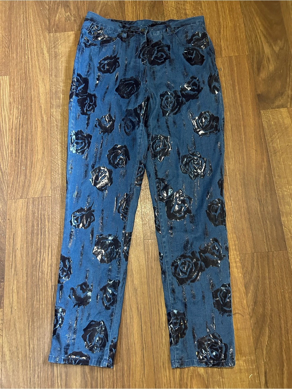 Vtg Newport News jeaneology Blue Jeans with Black Glossy Rose Print size 12